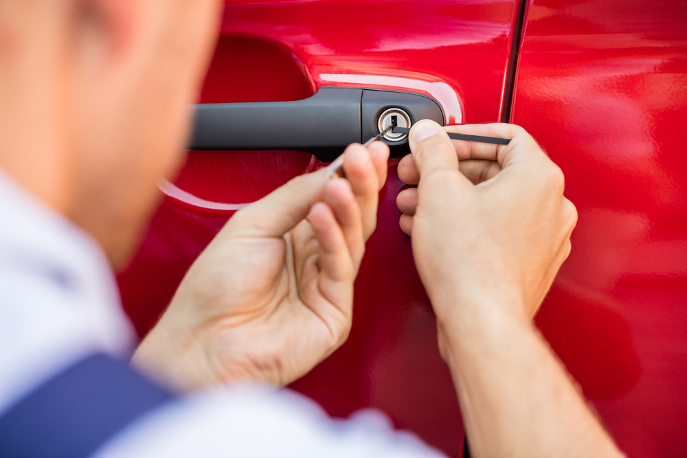 Do you want your lock left un-damaged after calling an emergency locksmith? Then make sure you choose a locksmith wisely