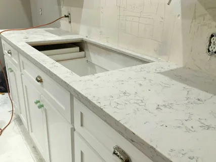 Warm Granite Tones That Bring Comfort to Kitchens