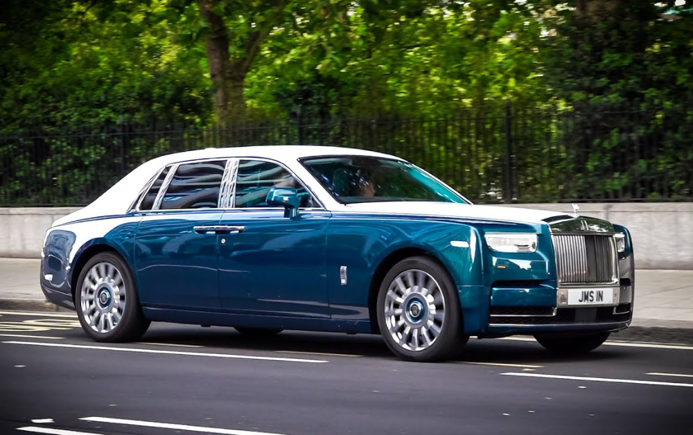 Luxury Car Rental Dubai for Tourists Business Travelers and Events