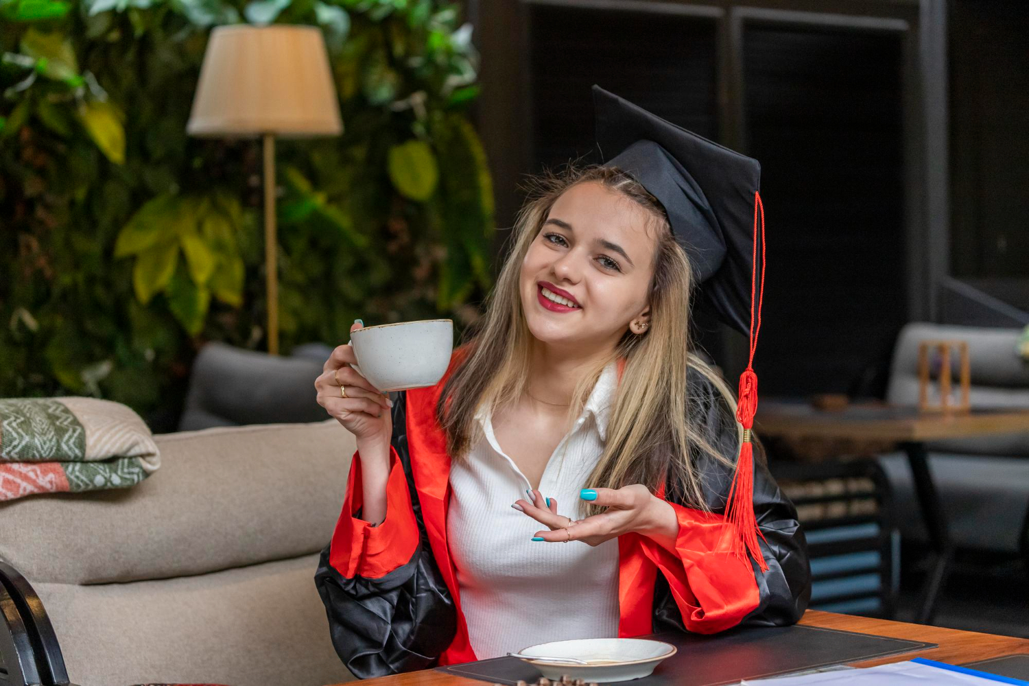 What Are The 7 Reasons Students Hire Assignment Help Services?