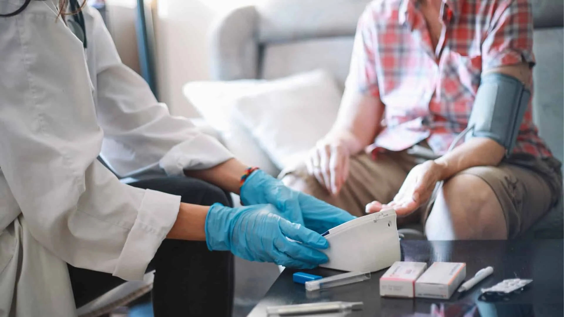 Personalized Care: How Home Healthcare Doctors Tailor Treatments