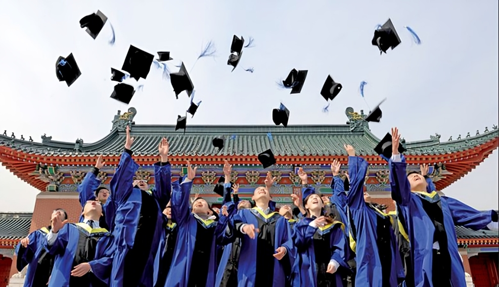 What are the age and qualification requirements for MBBS in China eligibility?