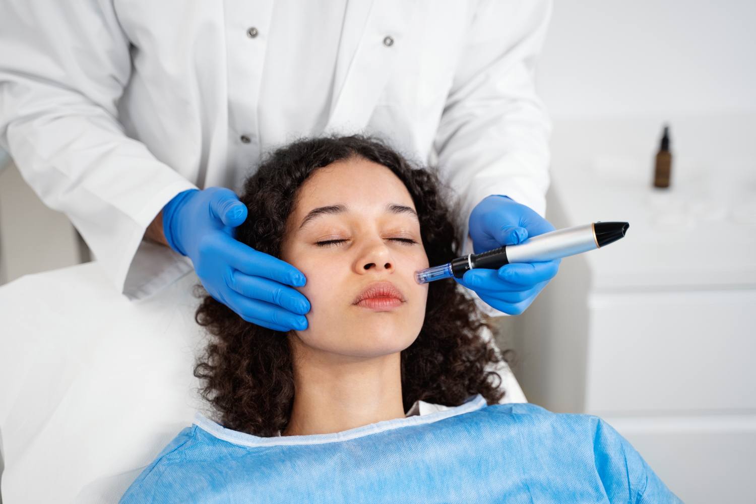 9 Essential Questions About Microneedling Toronto Before You Book