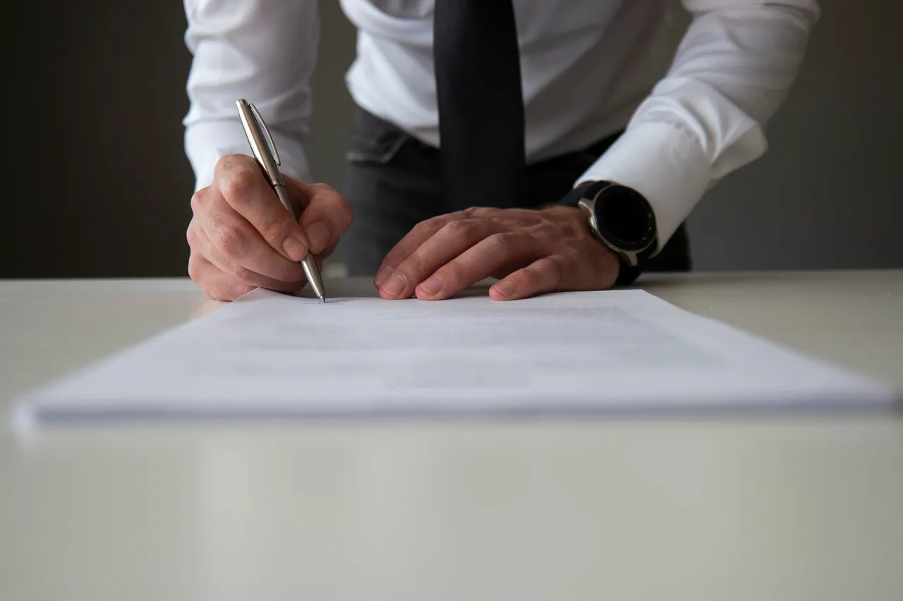 What Makes an Alaska Mobile Notary Essential for Convenient Document Signing?