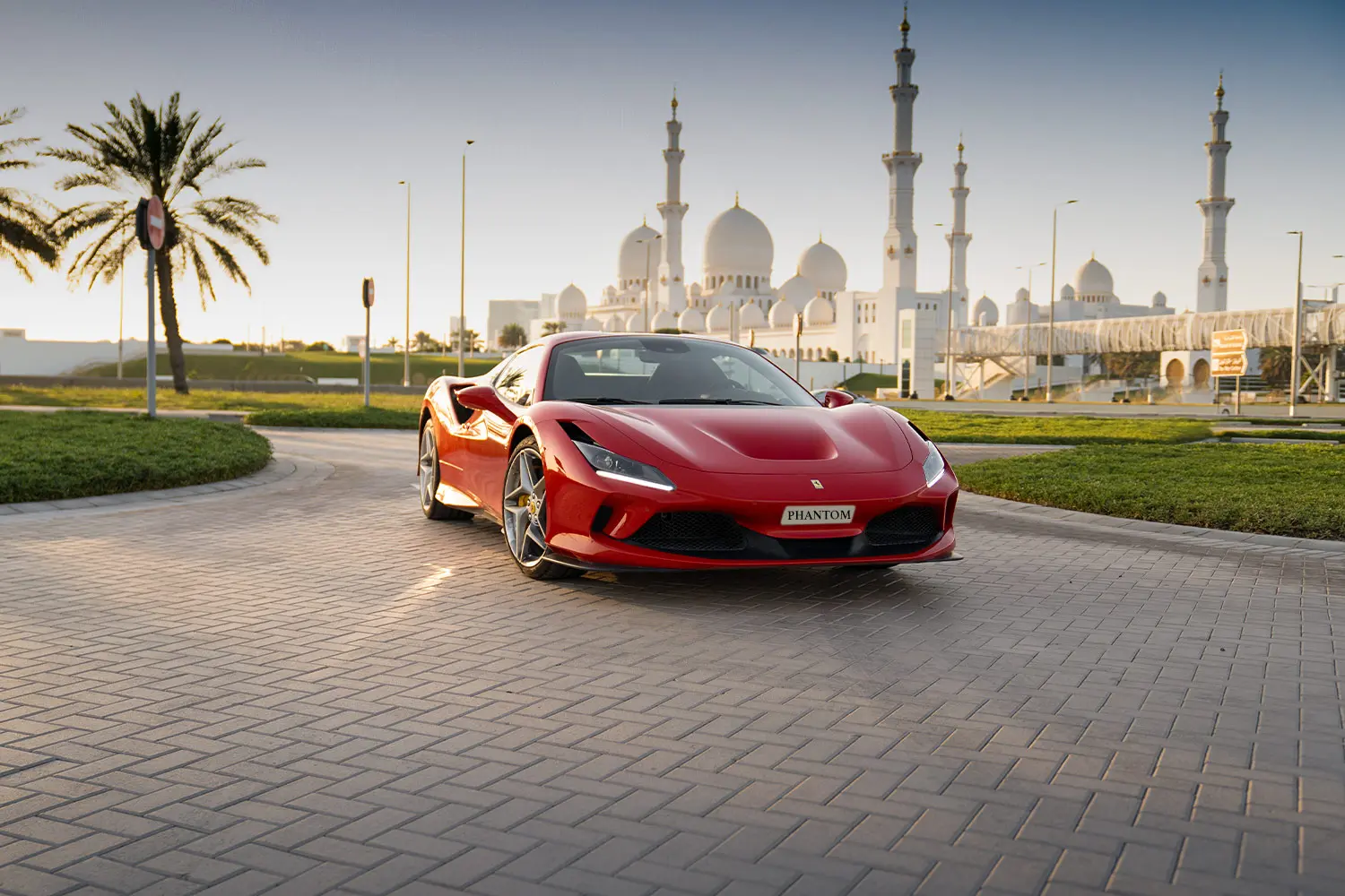 Experience the Best of Dubai with a Convenient Car Rental