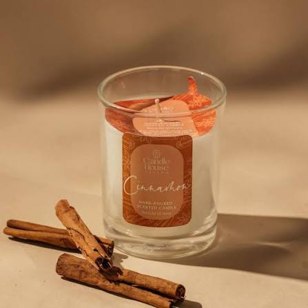 Cinnamon scented soy candle in glass jar with cinnamon sticks warm spicy home fragrance candle for cozy decor 